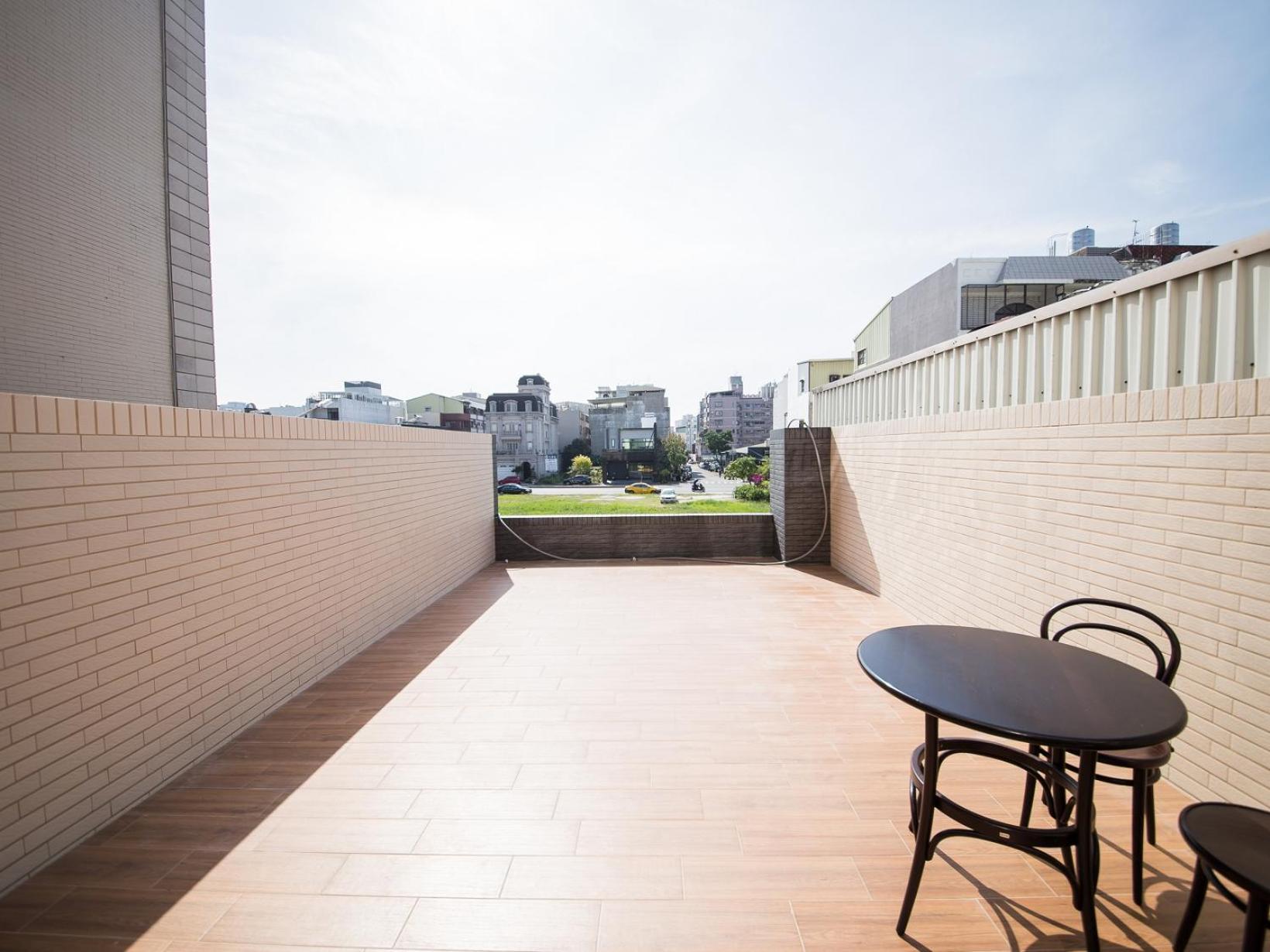 安平‧留饭店酒店 外观 照片 A balcony in Madrid, Spain