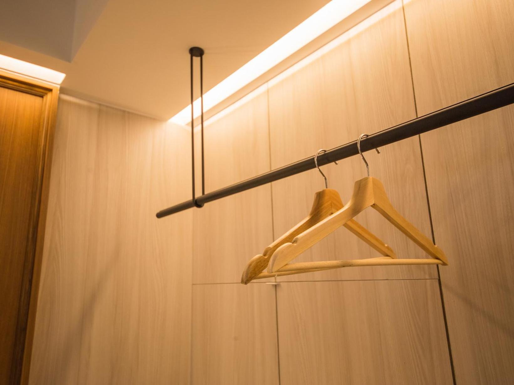 安平‧留饭店酒店 外观 照片 A wooden coat hanger