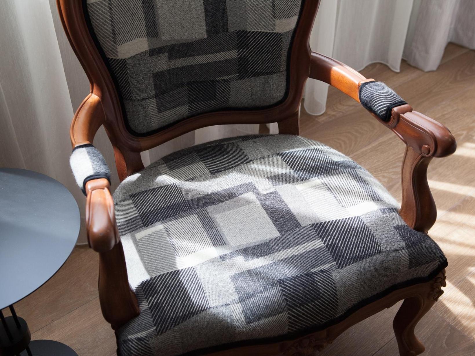 安平‧留饭店酒店 外观 照片 A chair with a seat pad